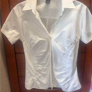 Alara Ruched White Button Down Short Sleeve shirts size XS EUC